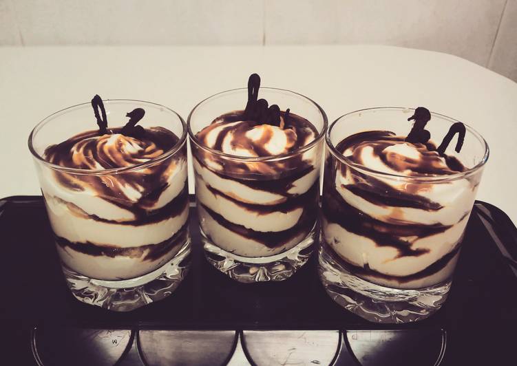Copas de tiramisú y caramelo, sencillísimas