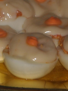 Una foto de Huevos rellenos de atún y tomate frito