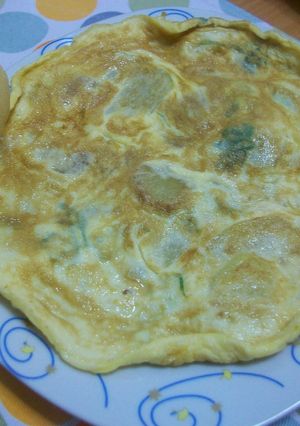 Una foto de Tortilla de patatas con toque al perejil