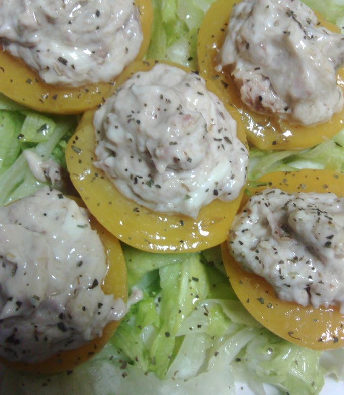 Una foto de Melocotones rellenos de atún