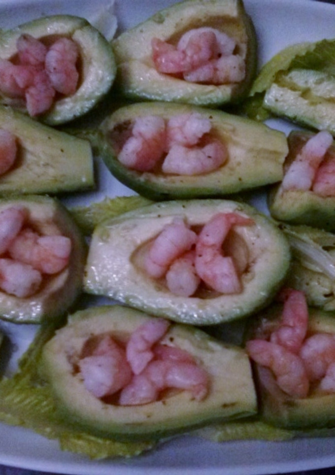 Una foto de Aguacates rellenos de gambas