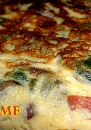 Una foto de Tortilla de espinacas y setas con jamón
