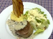 Una foto de ensalada de yuca