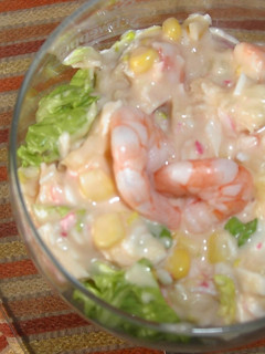 Una foto de Ensalada tropical de marisco