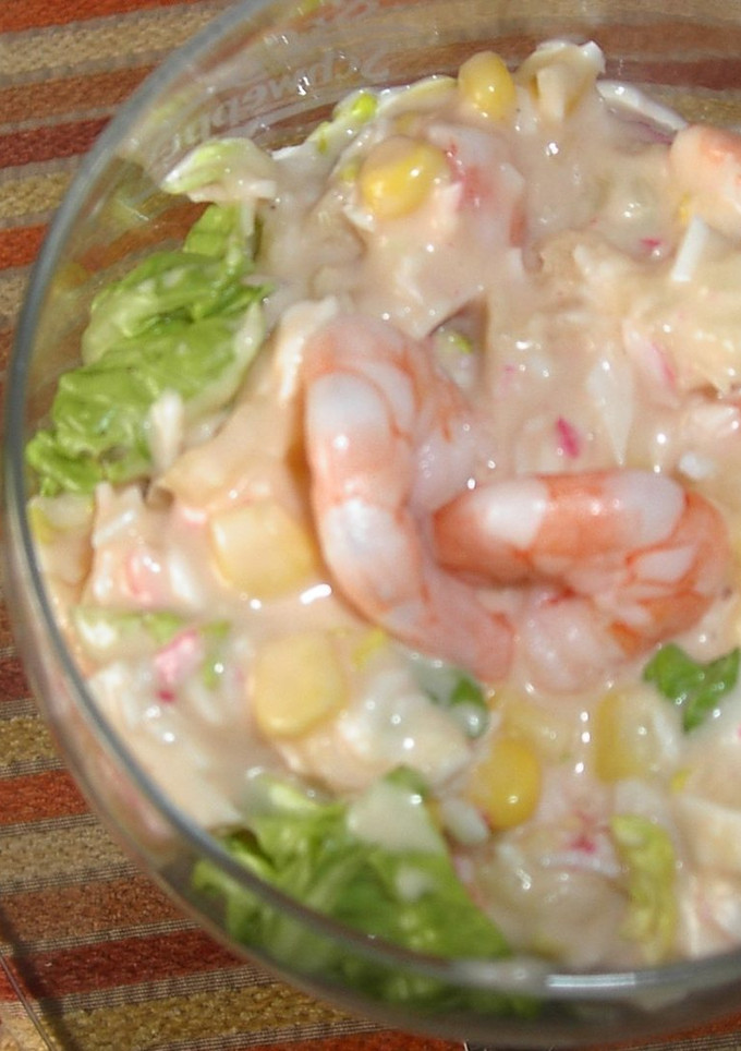 Una foto de Ensalada tropical de marisco