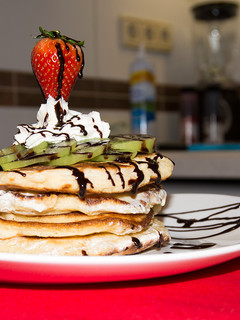 Una foto de Tortitas con chocolate y fruta