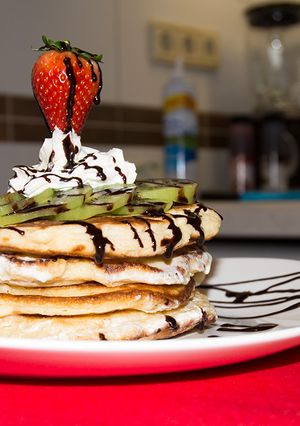 Una foto de Tortitas con chocolate y fruta