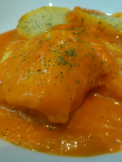 Una foto de Bacalao con tomate y patatas cocidas
