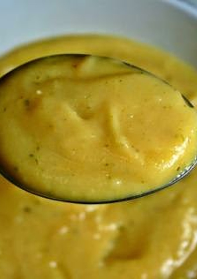 Una foto de Crema de manzana y calabaza a las finas hierbas