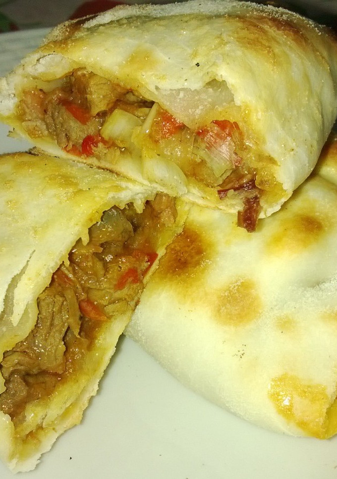 Una foto de Empanadas de carne cortadas a cuchillo