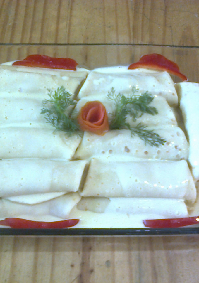 Una foto de Crepes rellenos de frutos del mar