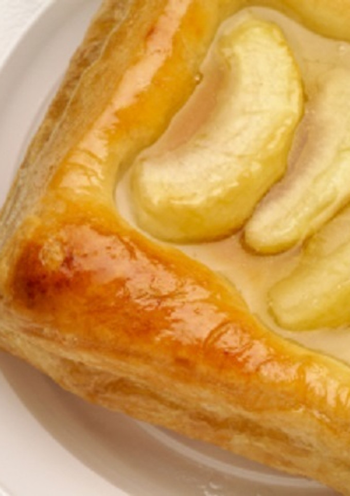 Una foto de Tarta hojaldre de manzana con pastelera