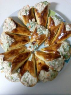Una foto de Conos de obleas de empanadillas rellenos de ensaladilla