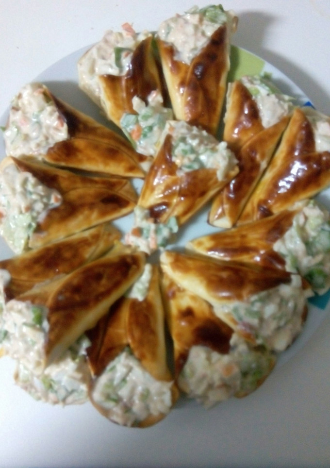 Una foto de Conos de obleas de empanadillas rellenos de ensaladilla