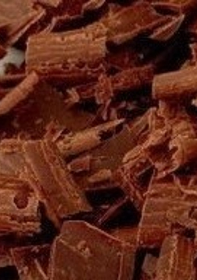 Una foto de Crema espesa de pera con virutas de chocolate negro