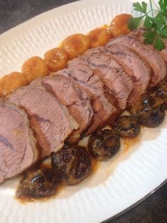 Una foto de Ternera asada con ciruelas y orejones