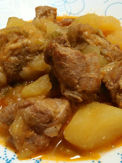 Una foto de Costillas de cerdo guisadas con patatas