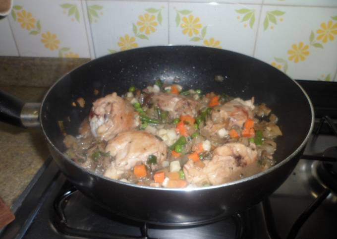 Foto principal de Pollo con verdura y hongos al wok