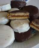Alfajores tipo Mar del Plata con dulce de leche