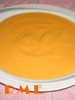 Una foto de Crema de calabaza a la albahaca