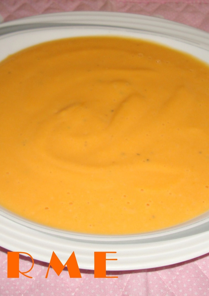 Una foto de Crema de calabaza a la albahaca