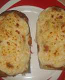 Berenjenas rellenas de tomate en salsa bechamel