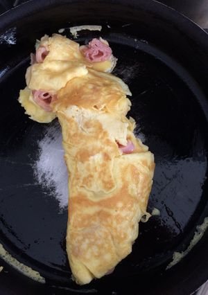 Una foto de Omelette de jamón y queso fácil