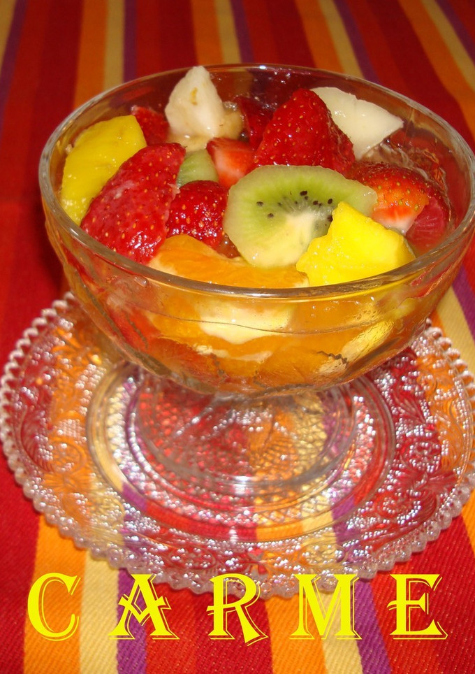 Una foto de Macedonia de frutas al cava