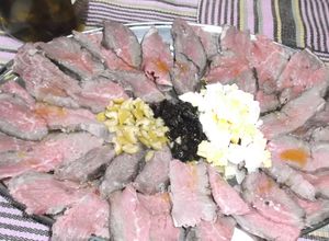 Una foto de Carpaccio de colita de cuadril o pollo de res