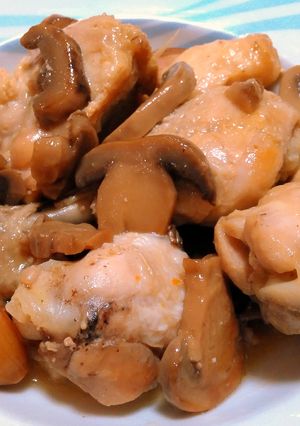 Una foto de Pollo al ajillo