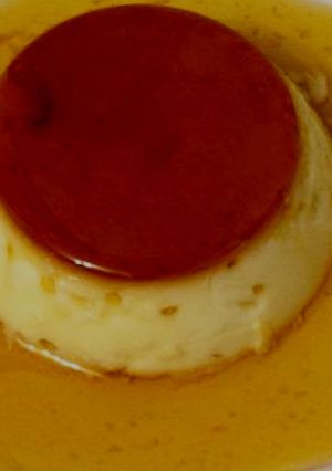 Una foto de Flan de turrón de almendras y licor de cacao