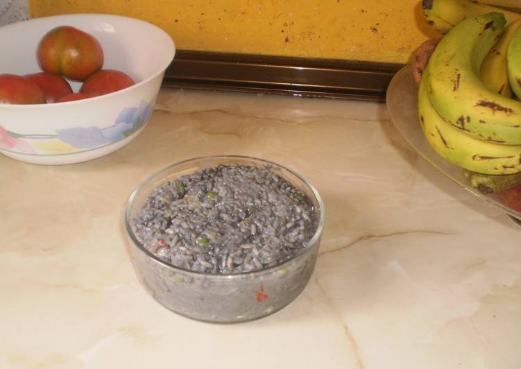 Arroz negro con sepia y nata