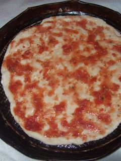 Una foto de Pizza de mozzarella, jamón y palmitos