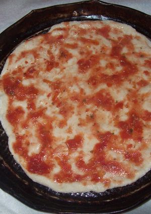 Una foto de Pizza de mozzarella, jamón y palmitos