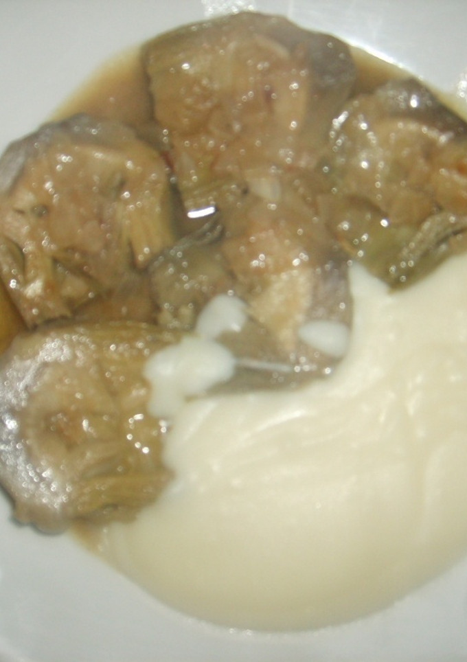 Una foto de Alcachofas con puré de patatas