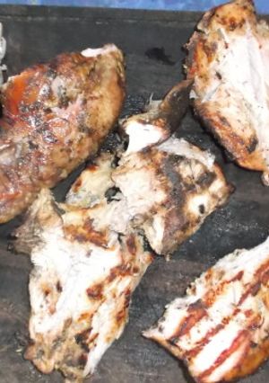 Una foto de Pavita a la parrilla