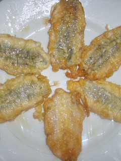 Una foto de Anchoas (boquerones) rebozadas