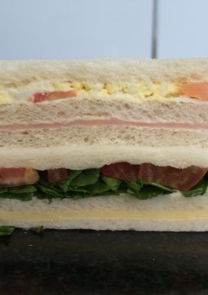 Una foto de Sandwiches de miga caseros
