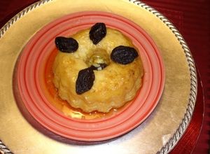 Una foto de Flan de ciruelas pasas
