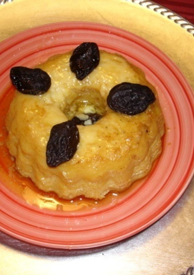 Una foto de Flan de ciruelas pasas