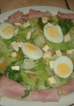 Una foto de Ensalada liviana con jamón 