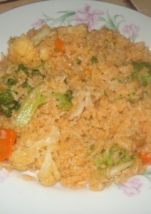 Una foto de Arroz entomatado con verduras