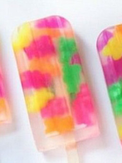 Una foto de Paletas Heladas de Sprite y Gomitas
