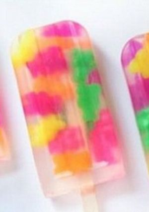 Una foto de Paletas Heladas de Sprite y Gomitas