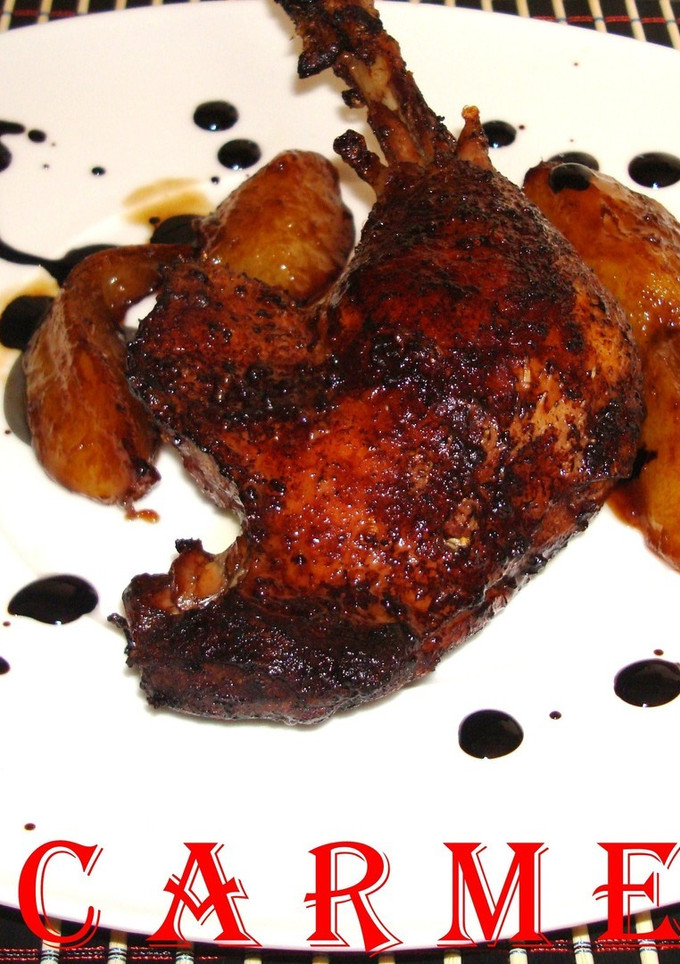 Una foto de Pato confitado con peras caramelizadas
