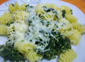 Una foto de Pasta sabrosa con revuelto de espinacas