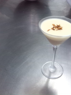 Una foto de Mousse de chocolate negro y blanco