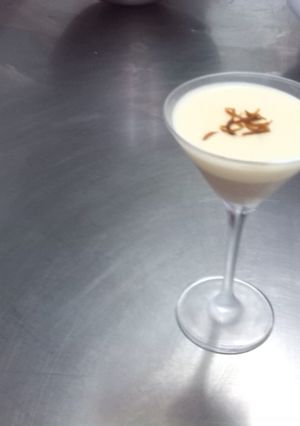 Una foto de Mousse de chocolate negro y blanco