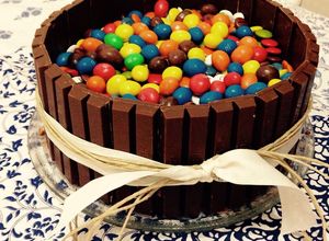 Foto principal de Tarta kit kat con bizcocho de chocolate 