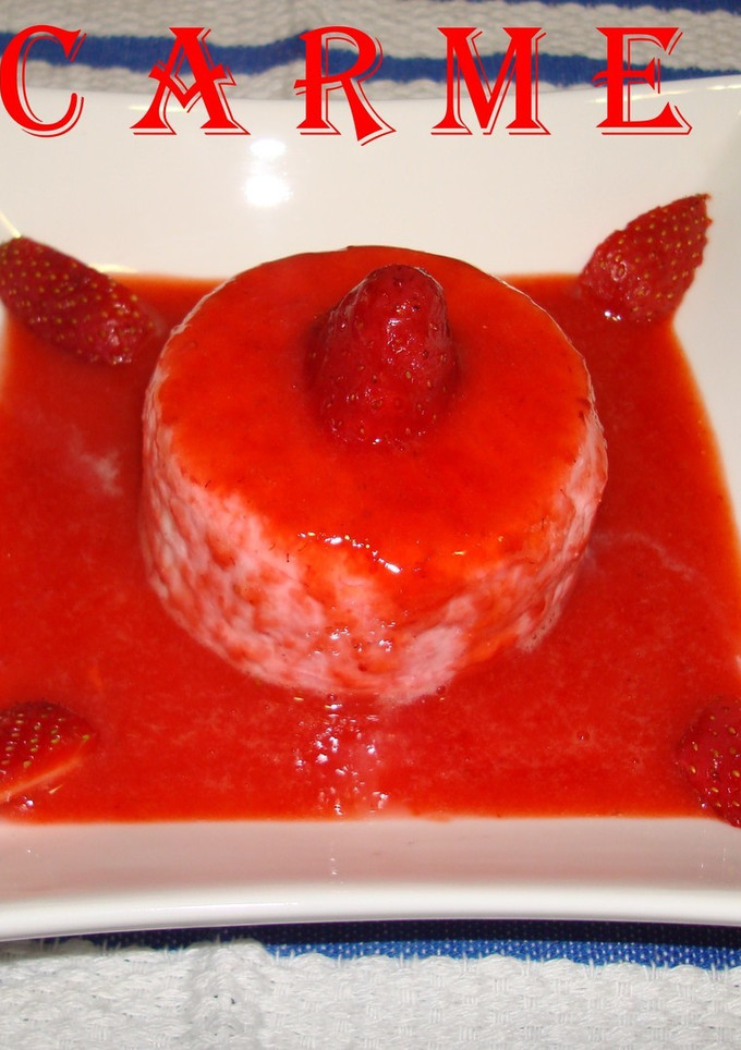 Una foto de Queso fresco con salsa de fresas